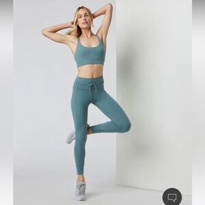 Vuori Daily Pocket Legging Iron Size Medium